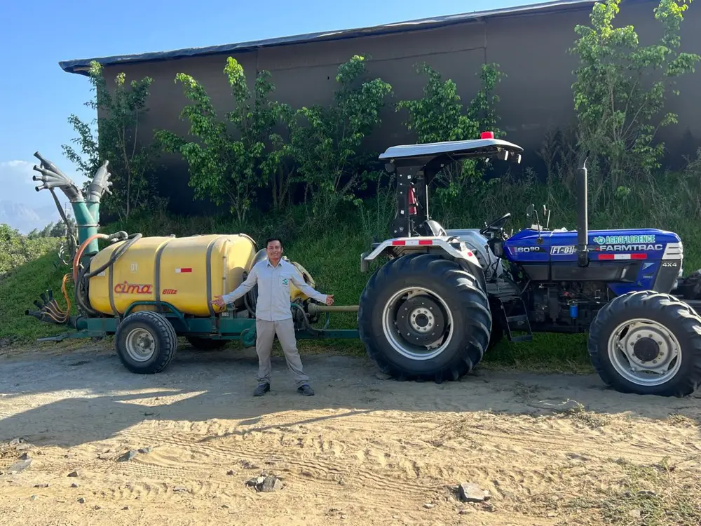 Atomizador y tractor Farmtrac