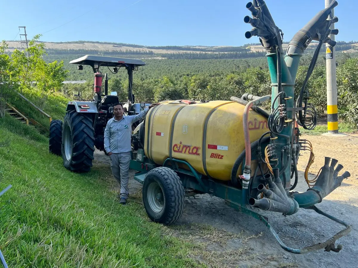 Atomizador de AgroFlorence trabajando en ladera