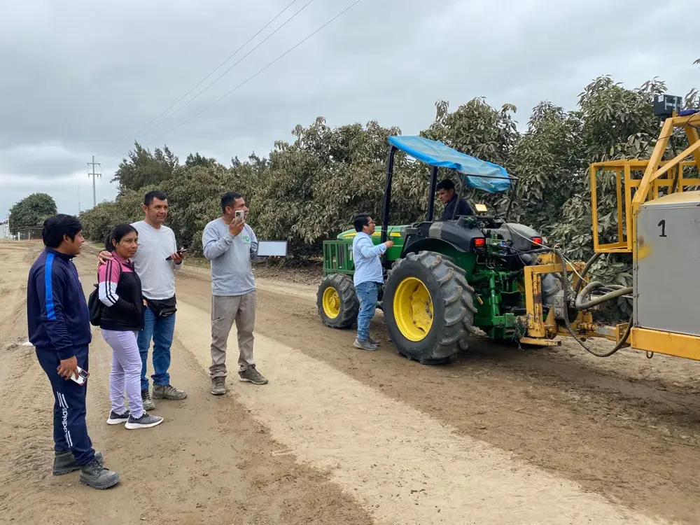 Equipo de AgroFlorence en fundo