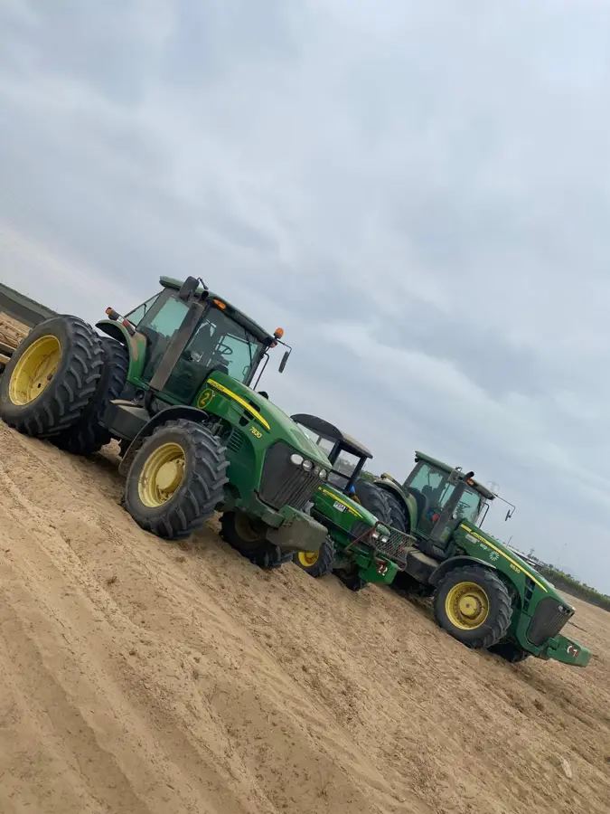 Tractores John Deere en campo